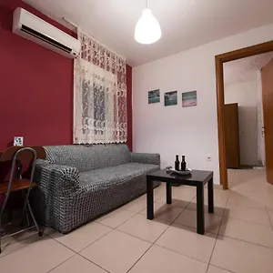 κάντε κράτηση εδώ